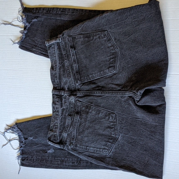 A&F High Rise Distressed Mom Jeans - Picture 4 of 4